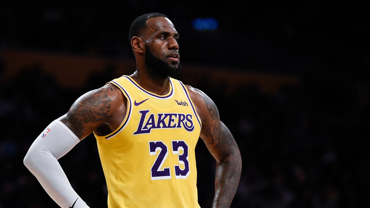 Lebron james shirt foot locker clearance
