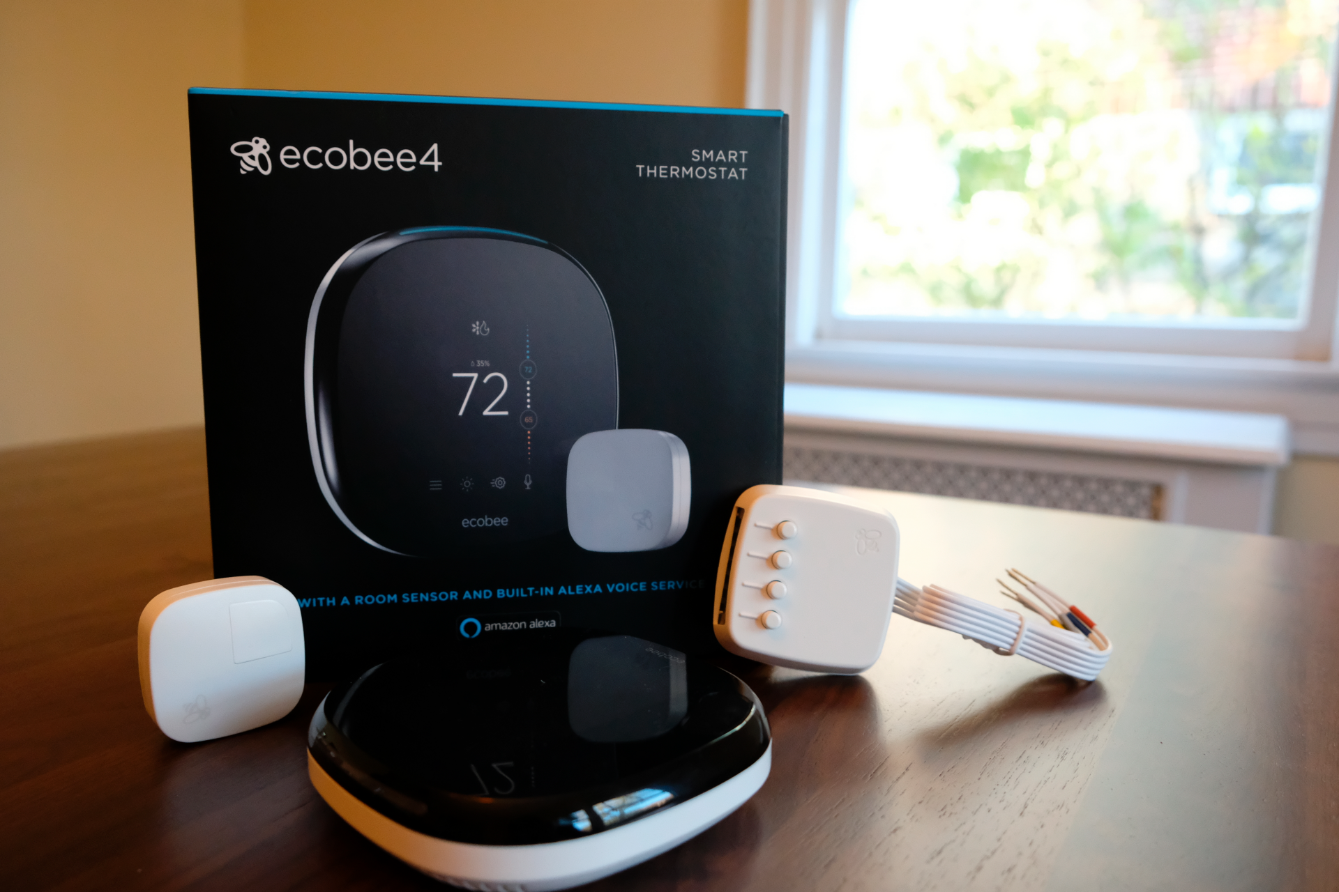 Your smart. Ecobee умный дом. Какое оборудование можно подключить к ecobee. Be Smart. Show Room with sensors.