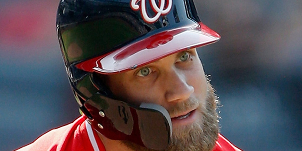 Bryce Harper wears Cowboys hat at National Zoo