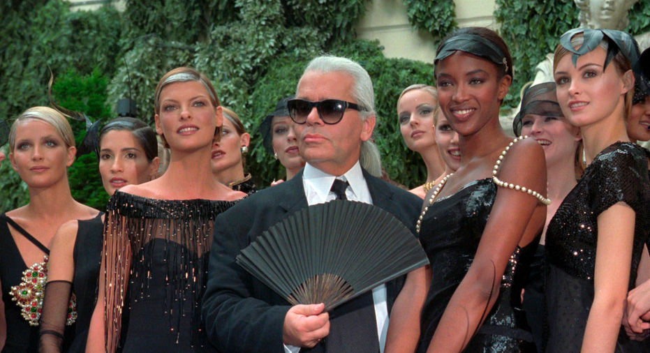 Chanel: Iconic couturier Karl Lagerfeld dies in Paris