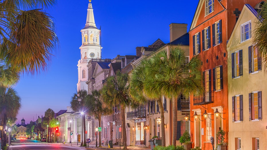 Exploring the South: The Best of Charleston, South 