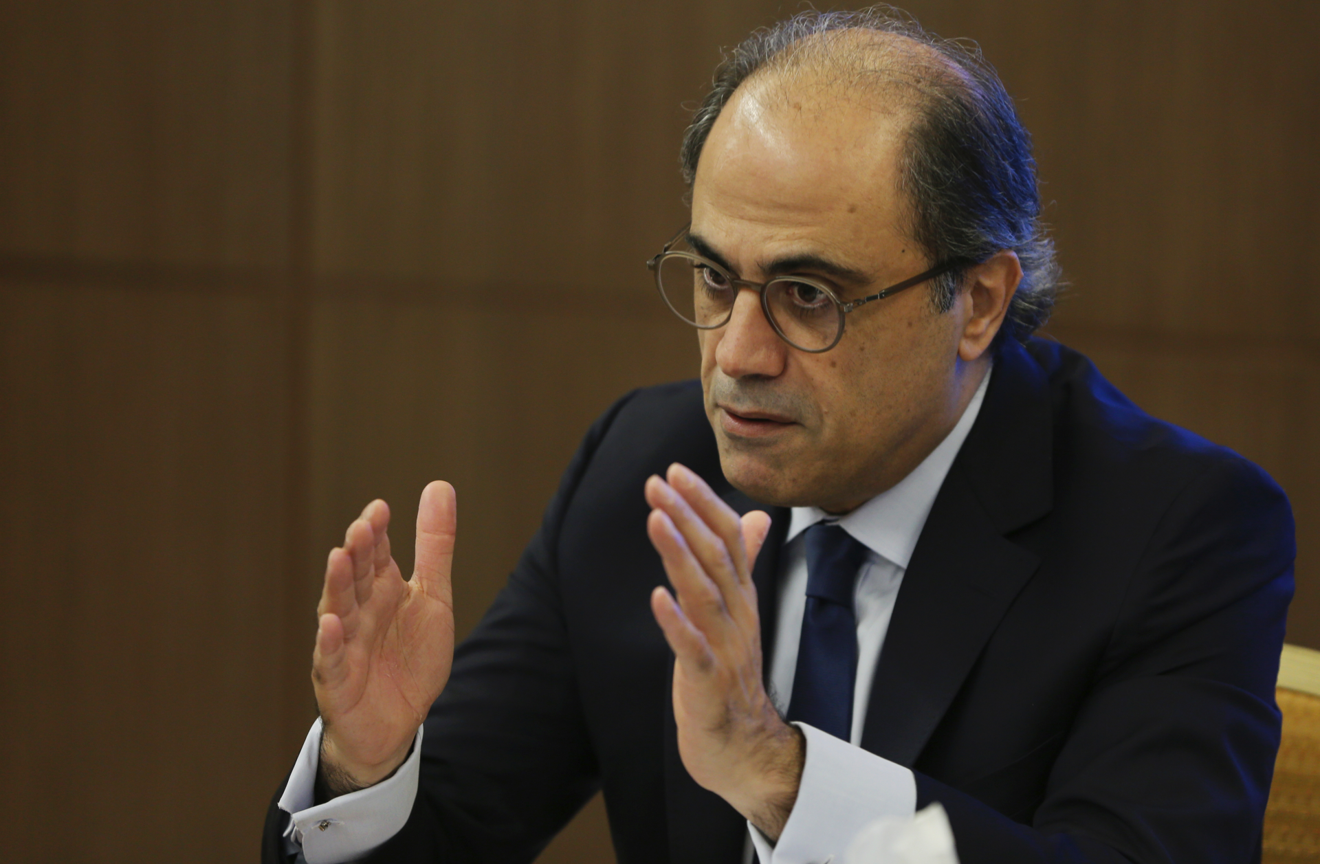 IMF: Mideast economies face volatile politics, oil prices