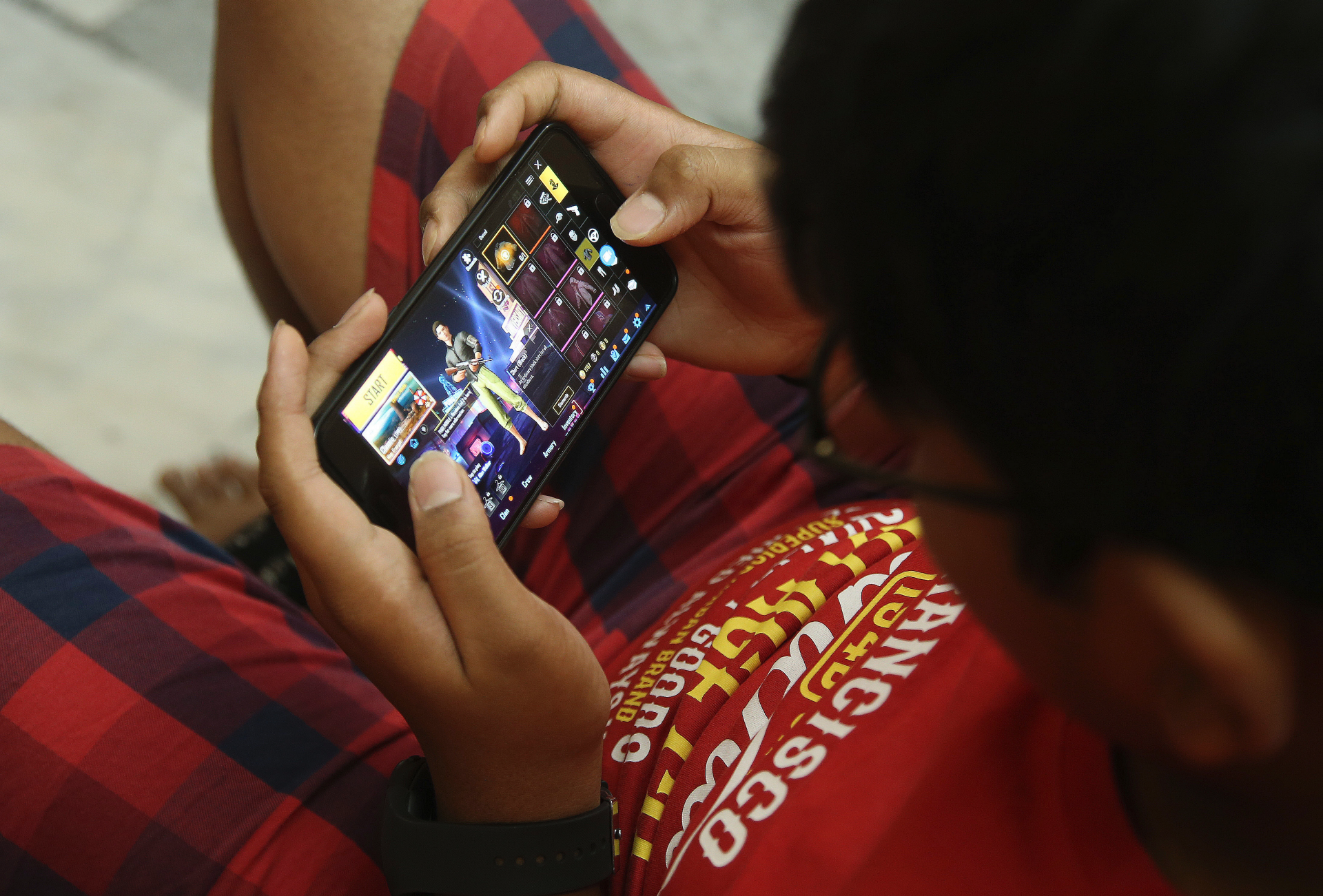 Какие игры запретили. Китайское приложение для фото. Chinese mobile games. Китайская запрещенная игрушка в РФ. Запрет игр в Китае ночью.