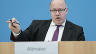 German government halves 2019 growth forecast to 0.5%