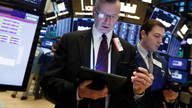 S&P 500 ekes out gain, enough to extend winning streak