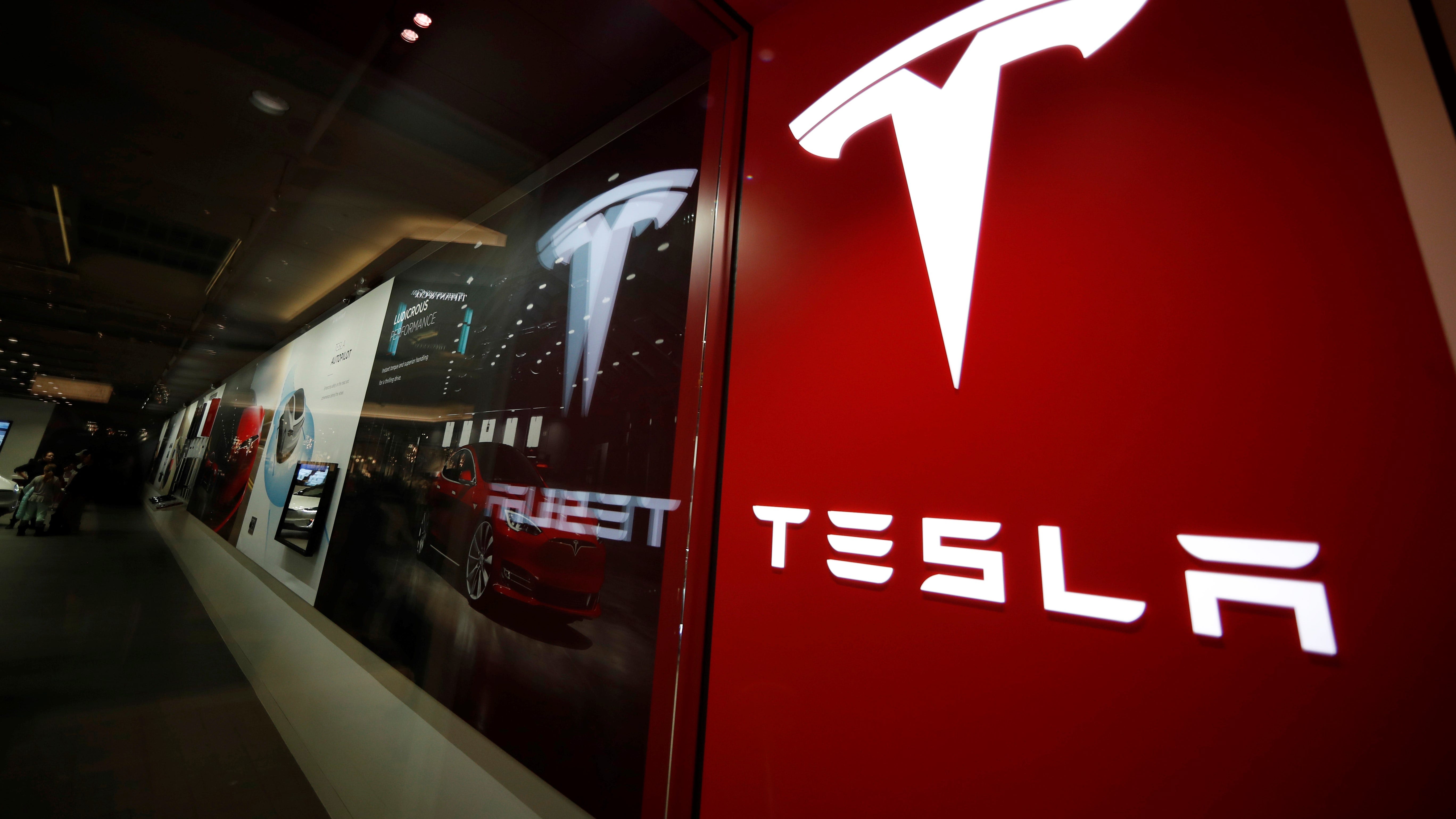 Deadly Texas crash involving Tesla worth $80,000 sparks 4-hour fire ...