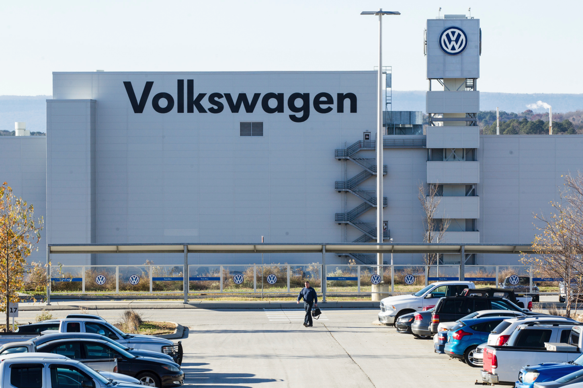 Volkswagen откуда. Главный офис Фольксваген в Германии. Завод концерна Фольксваген в Германии. Штаб квартира Фольксваген в Германии. Концерну Volkswagen AG.