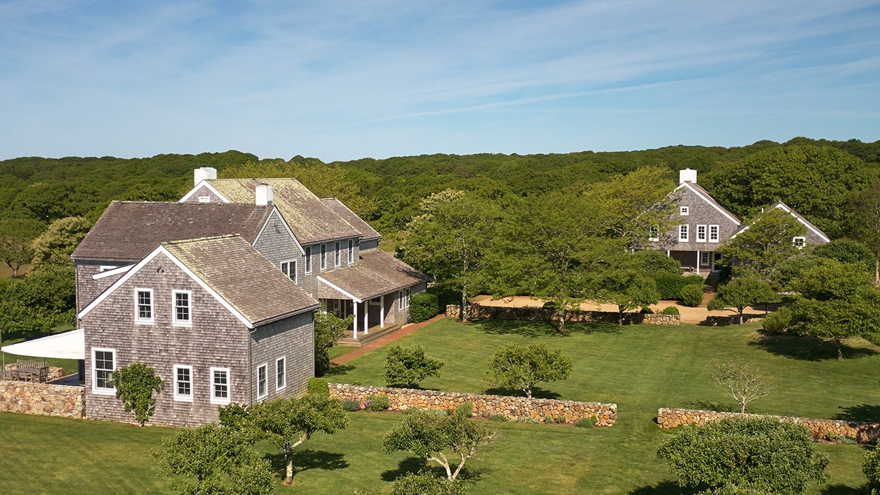 Jackie Kennedy Onassis’ Martha’s Vineyard estate goes on Jackie Kennedy Onassis’ Martha’s Vineyard estate goes on