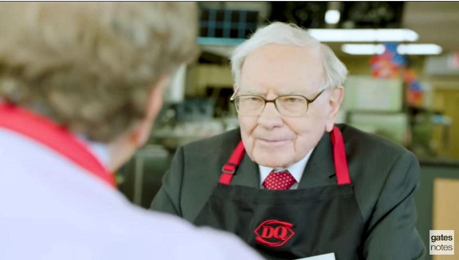 Bill Gates Warren Buffett S Dairy Queen Shift Draws Laughs From Customers Fox Business