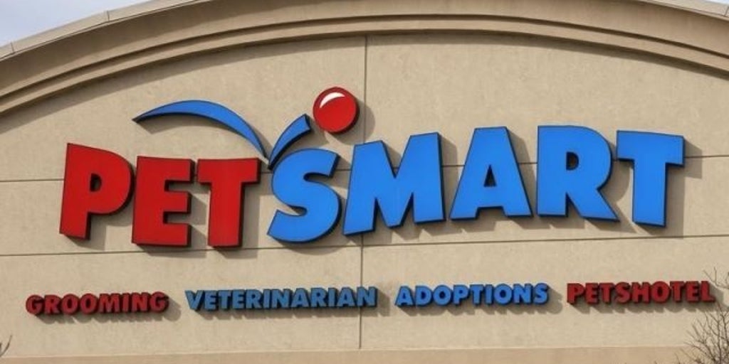 4 PetSmart employees charged with animal cruelty after poodle dies