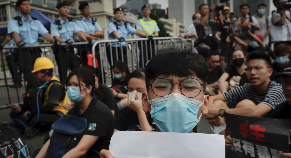 Protesters Demand That Embattled Hong Kong Leader Resign | Fox Business