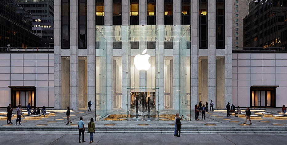 時計 腕時計(デジタル) Apple's iconic NYC store: A look inside after the grand reopening 