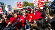 2020 Democrats capitalize on solidarity with striking GM workers