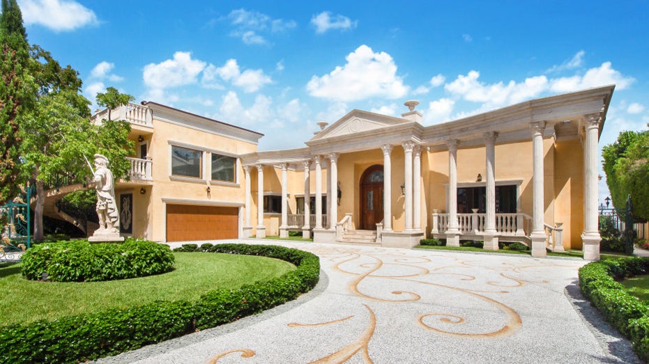 Waterfront Miami Mansion Designed By Versace S Architect Listed