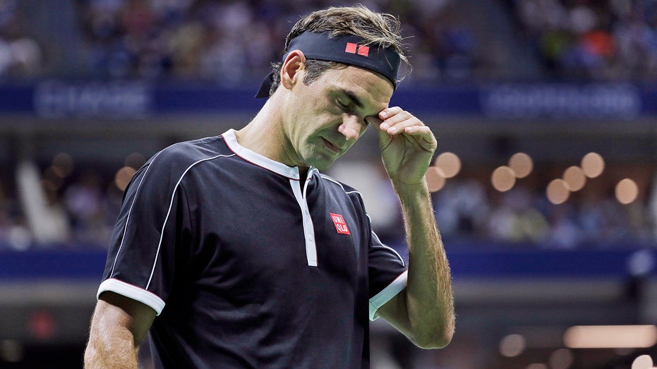 Roger Federer to miss French Open after having knee surgery