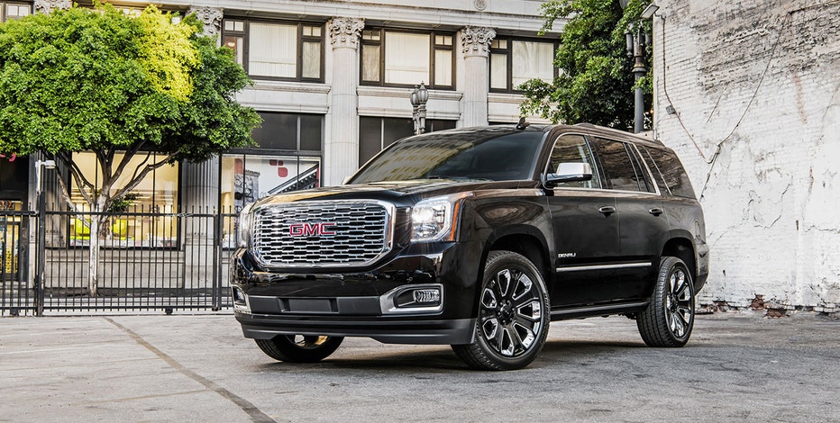 gmc-yukon-denali-black-edition-2018.jpg