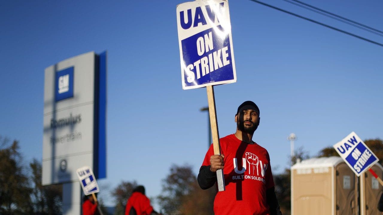 How long the UAW strike fund could last against GM Fox Business