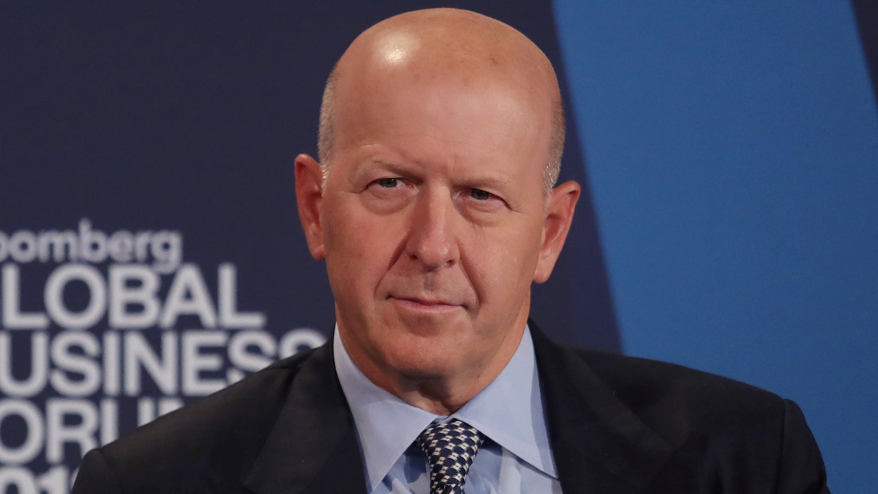 Goldman CEO David Solomon accepts $ 10 million cut in payment for investment scandal in Malaysia