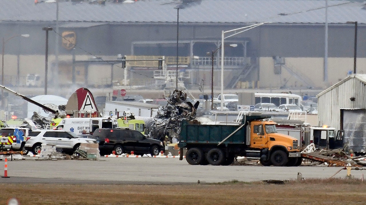 WWIIera plane crashes at Bradley Airport in Connecticut; at least 5
