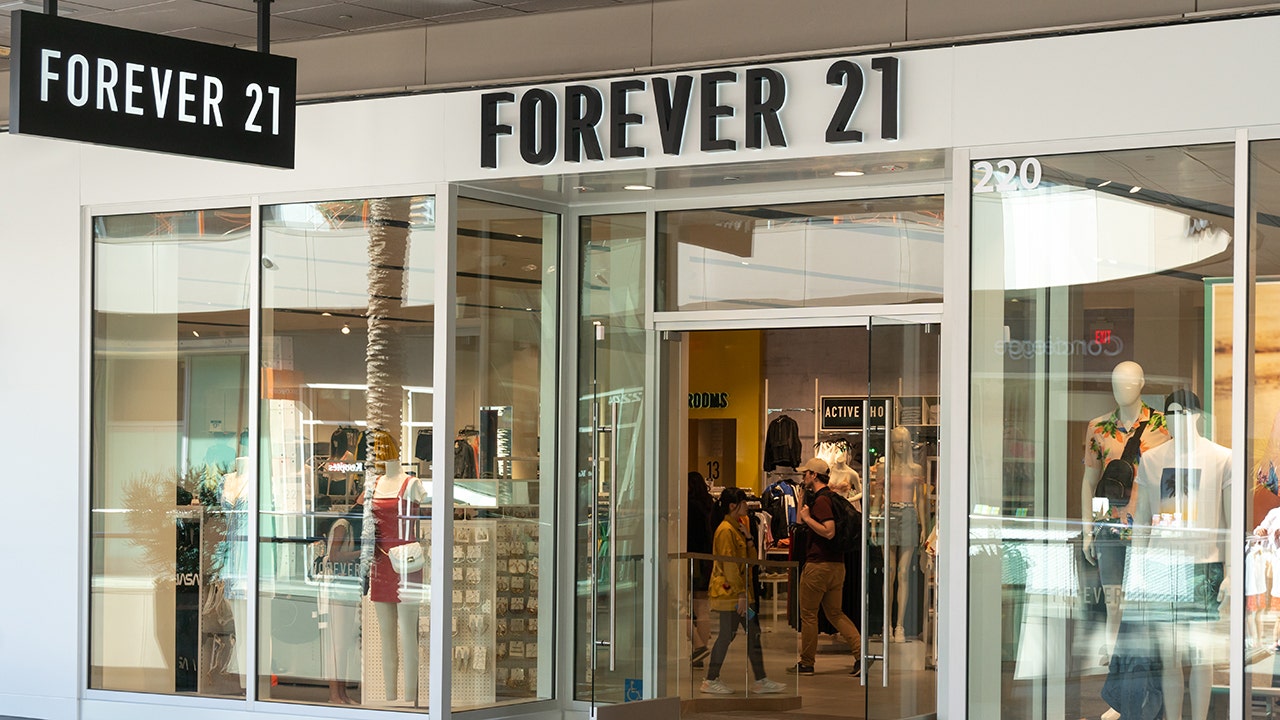 Forever 21 to be sold to mall owners Simon, Brookfield, brand 
