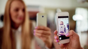 Instagram bans some selfie filters over mental health concerns