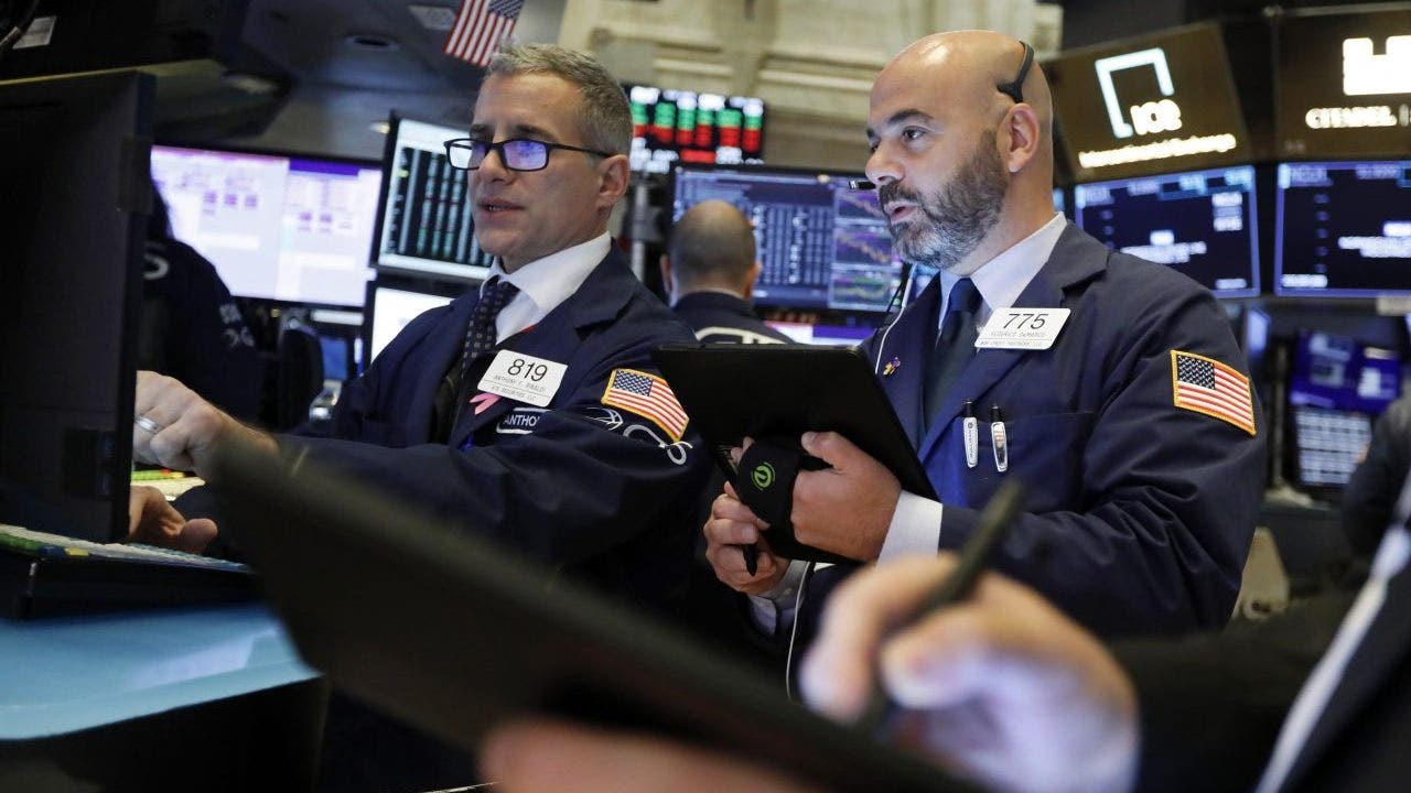 Stocks rise on positive trade comments