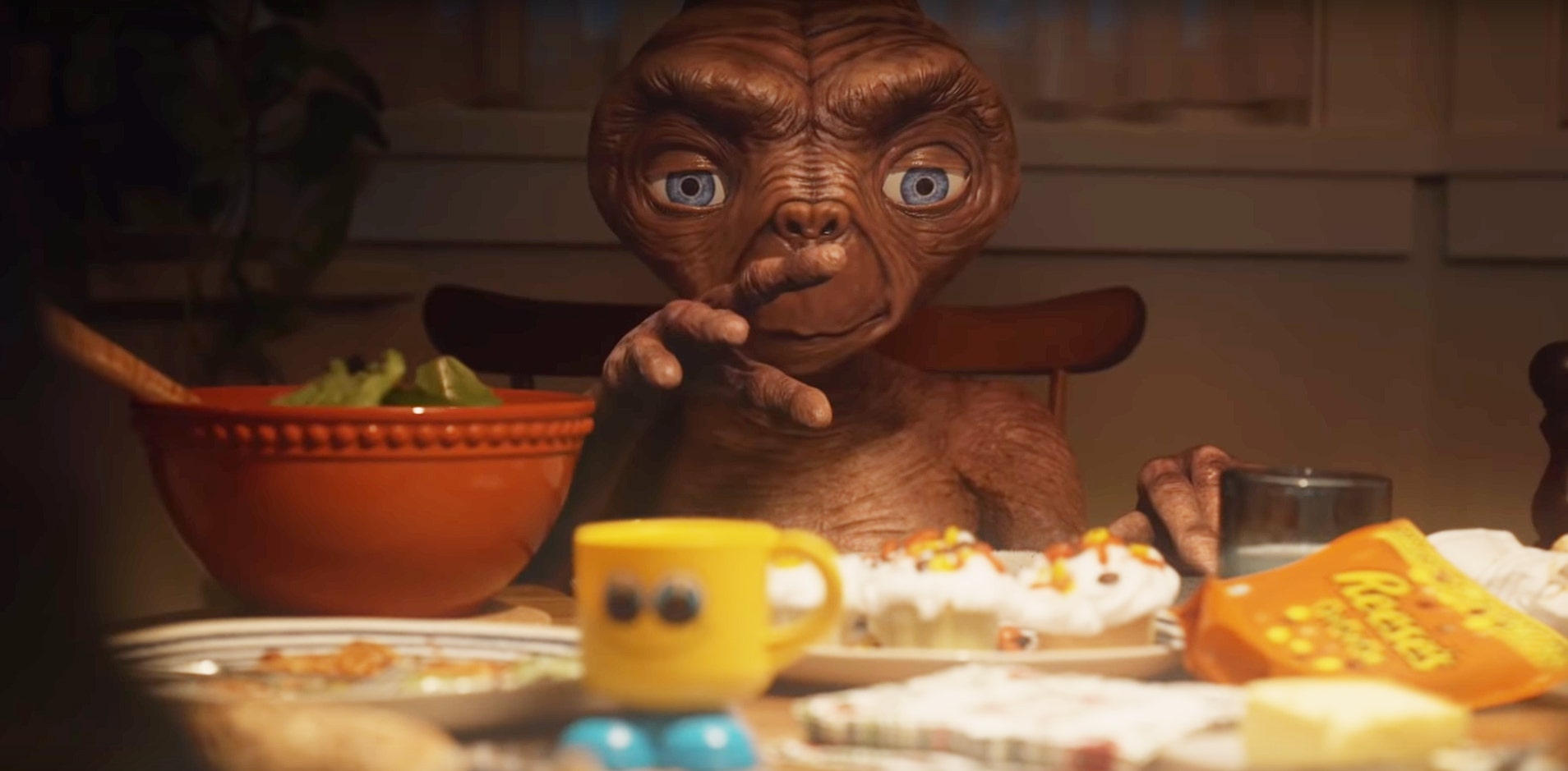 E.T.' returns for short film, commercial through Comcast's network