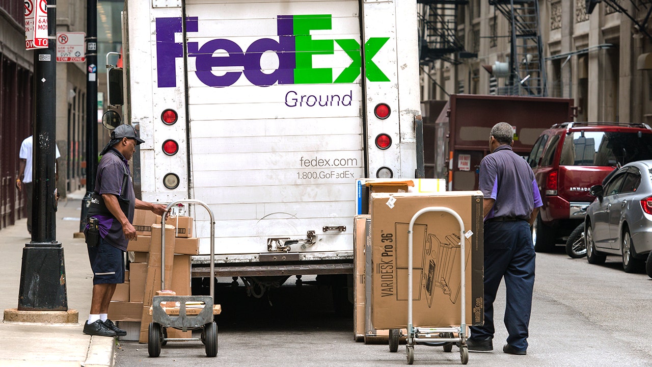 cost to ship suitcase fedex