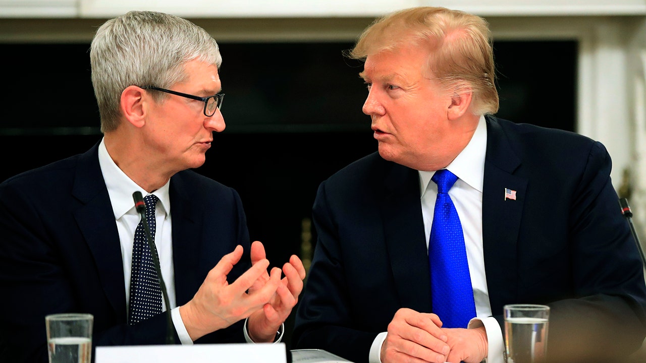 For Apple CEO Tim Cook and President Trump, it's all about jobs thumbnail