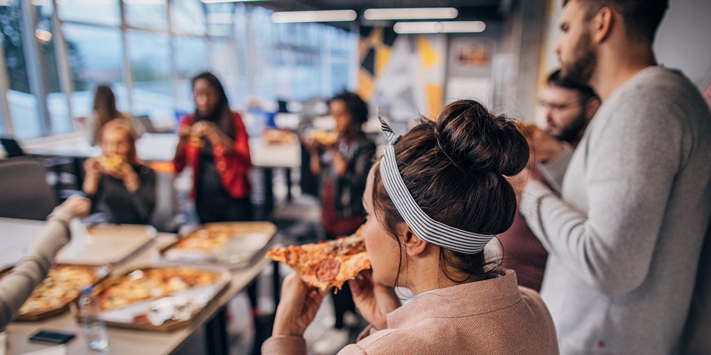 Are companies embracing the old-school lunch hour again? - Vimarsana News
