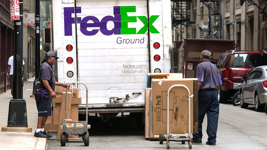 fedex suitcase shipping