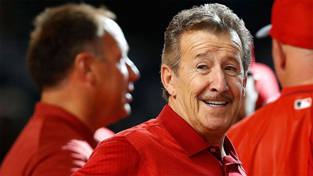 Angels owner Arte Moreno agrees to buy stadium, stay in Anaheim Fox