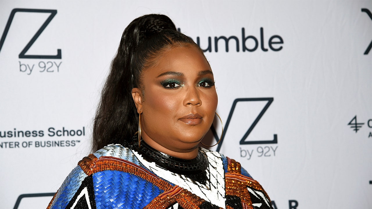 Lizzo Responds To Lakers Game Fans And Critics Over Her Courtside Twerk Fox Business