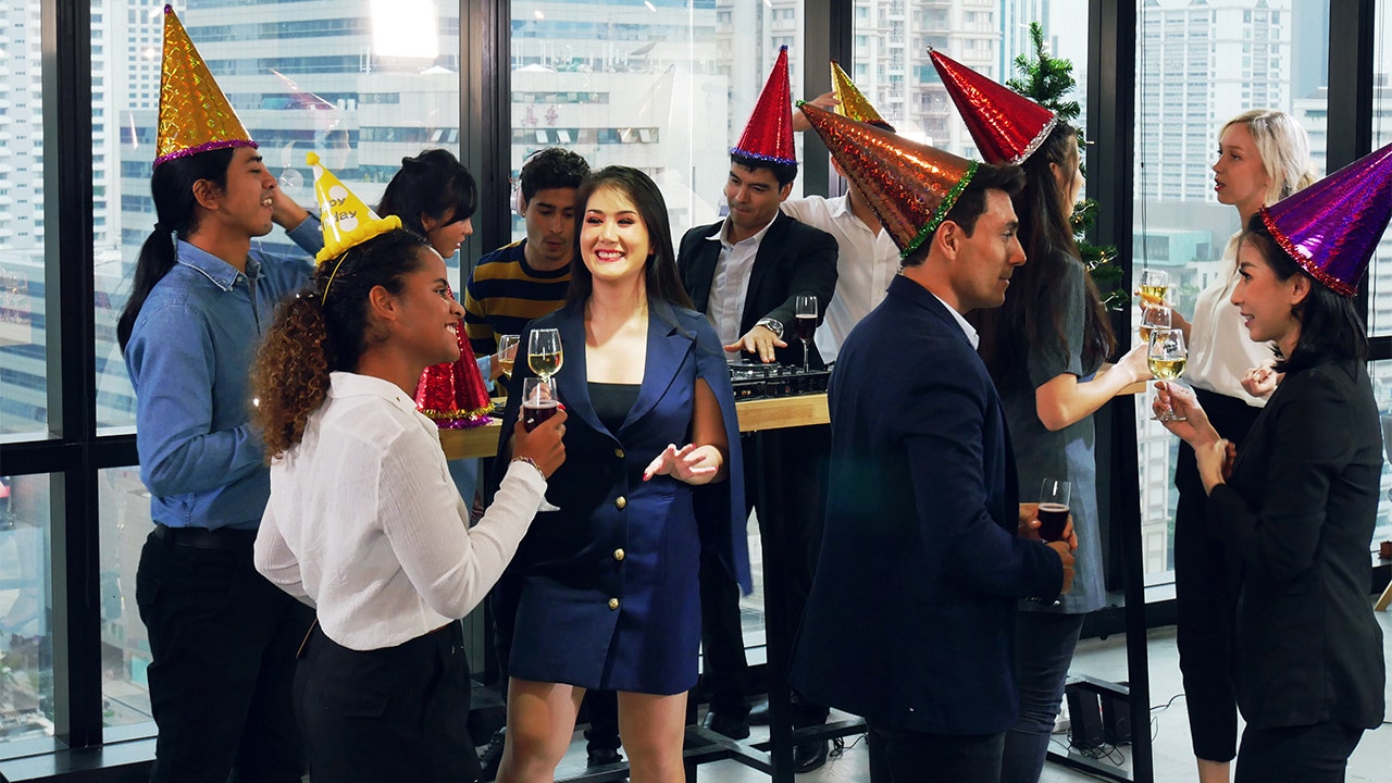 Wall Street holiday parties drop booze for bootcamps, smoothies Fox