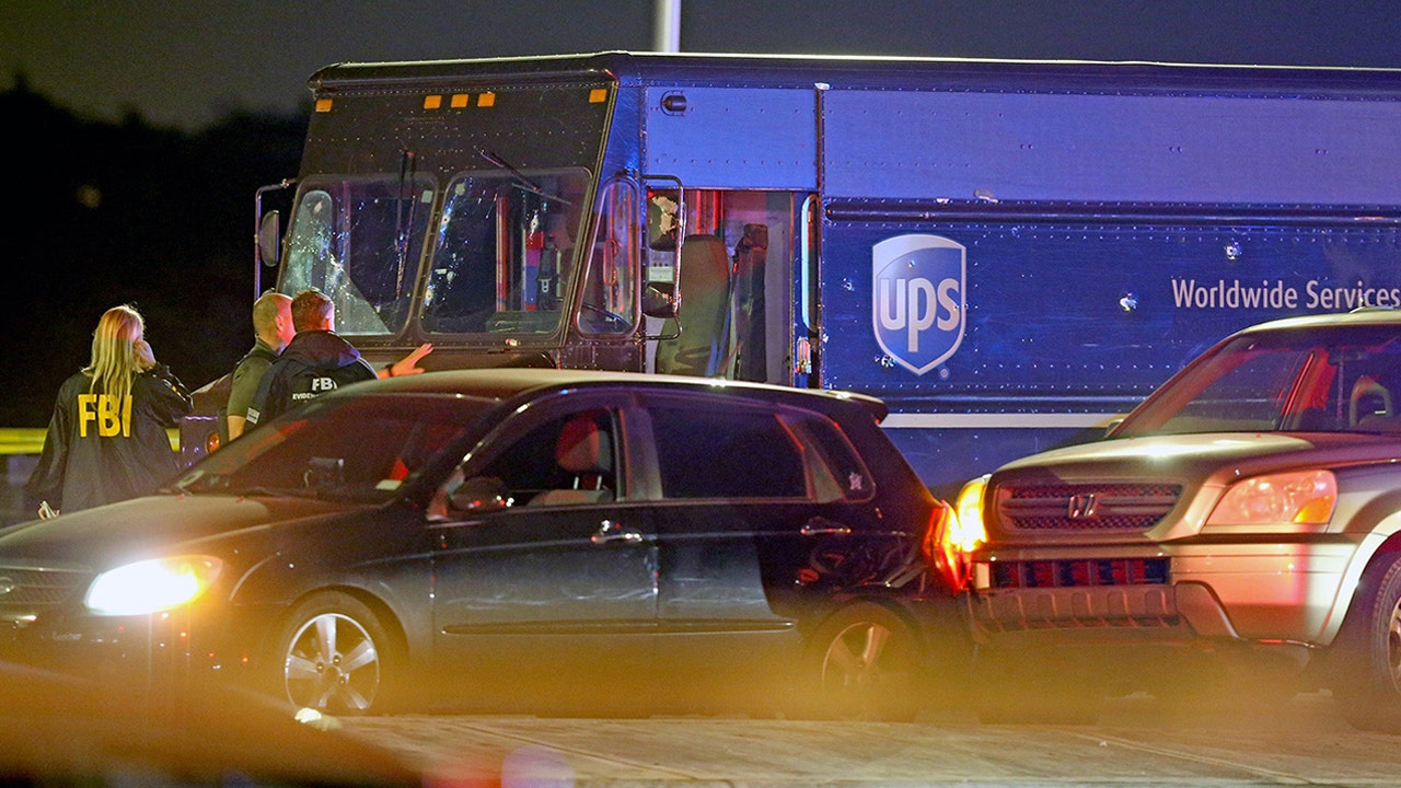 Chase with stolen UPS truck ends with shootout, 4 dead - Fox Business