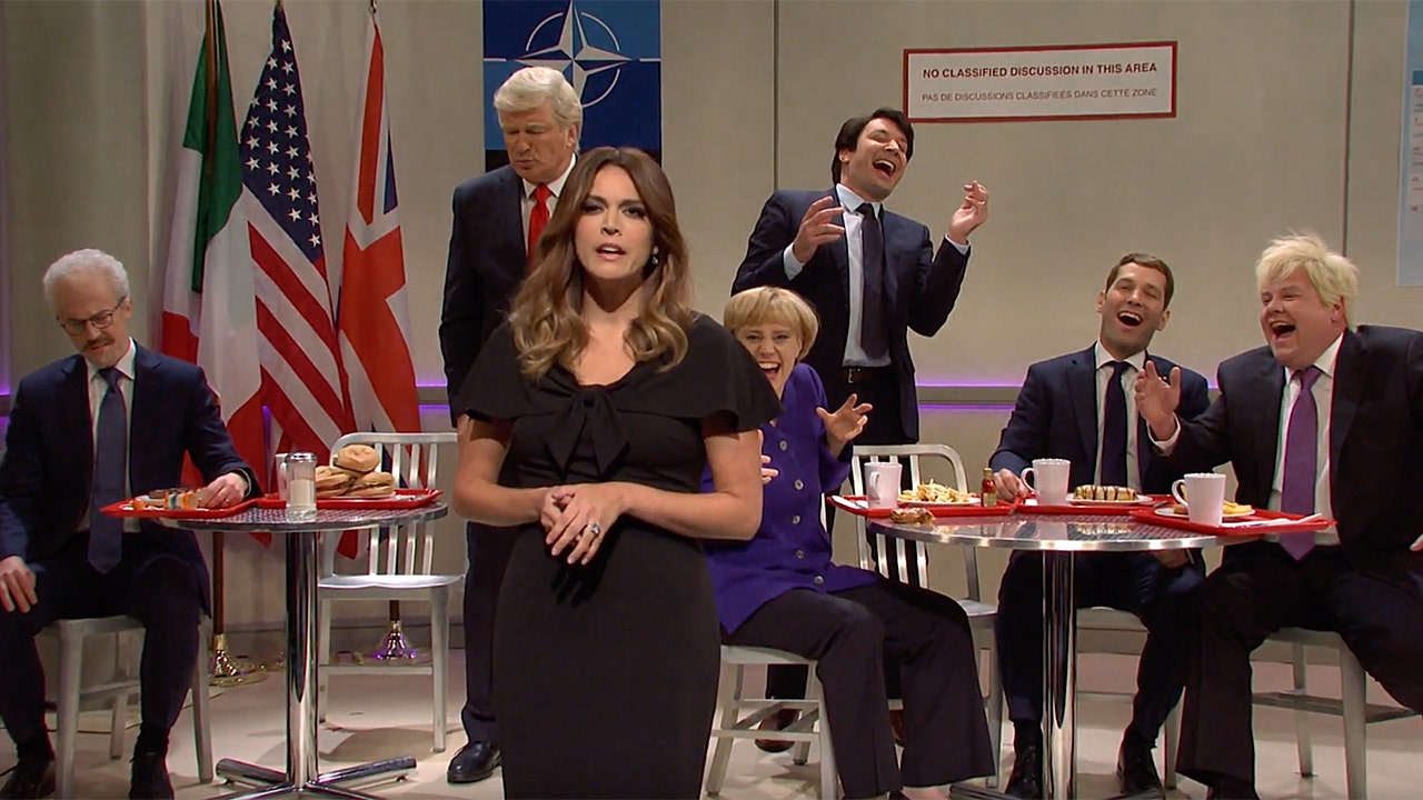 Snl Mocks Peloton Ad In Cold Open Featuring Fallon Rudd Mckinnon Fox Business