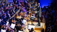 NBA rookie conducts Boston Pops orchestra holiday concert