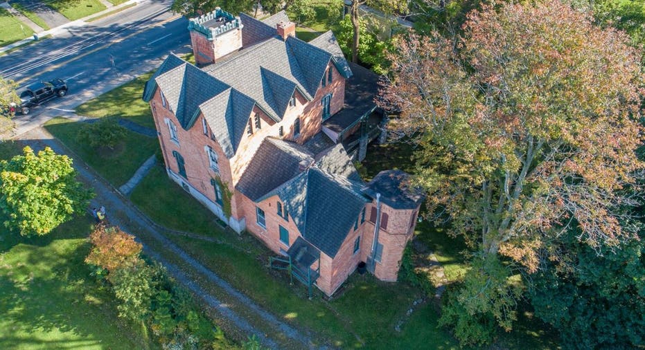 This 10 Bedroom New York Mansion Costs Just 50k But There S A Catch Fox Business