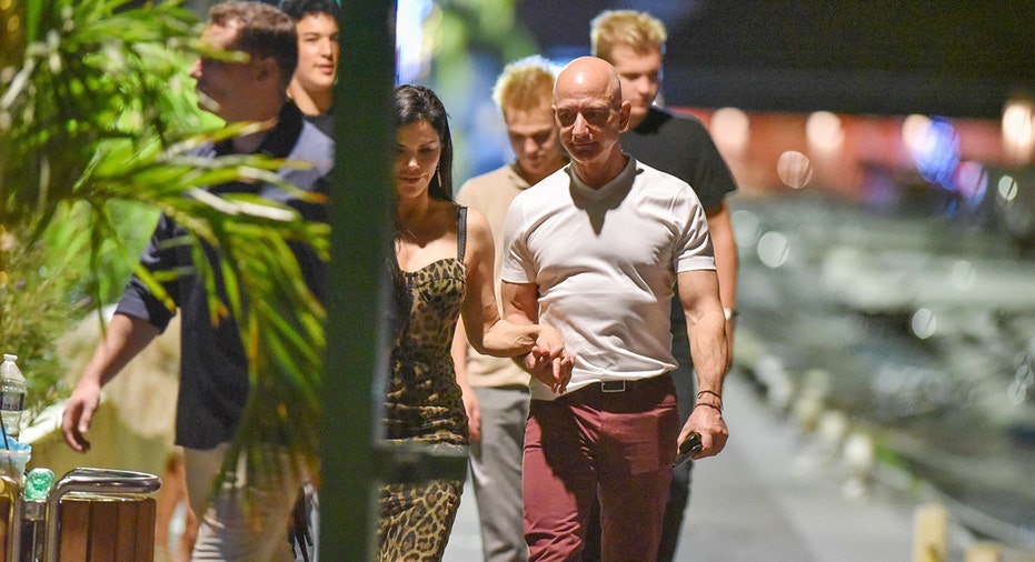 Bezos Sexting Scandal: 'No Crime' If Gal Pal's Brother Leaked Pics ...