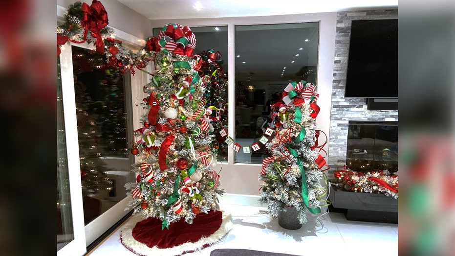 How much do you spend on Christmas Decorations? - StyleScoop