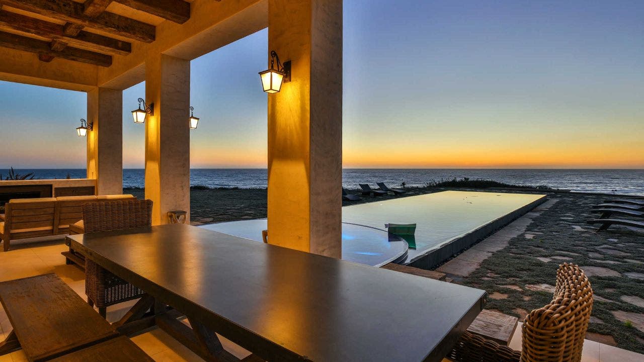 Malibu Mansion Where Celebs Like Drake Stay Listed For 19m