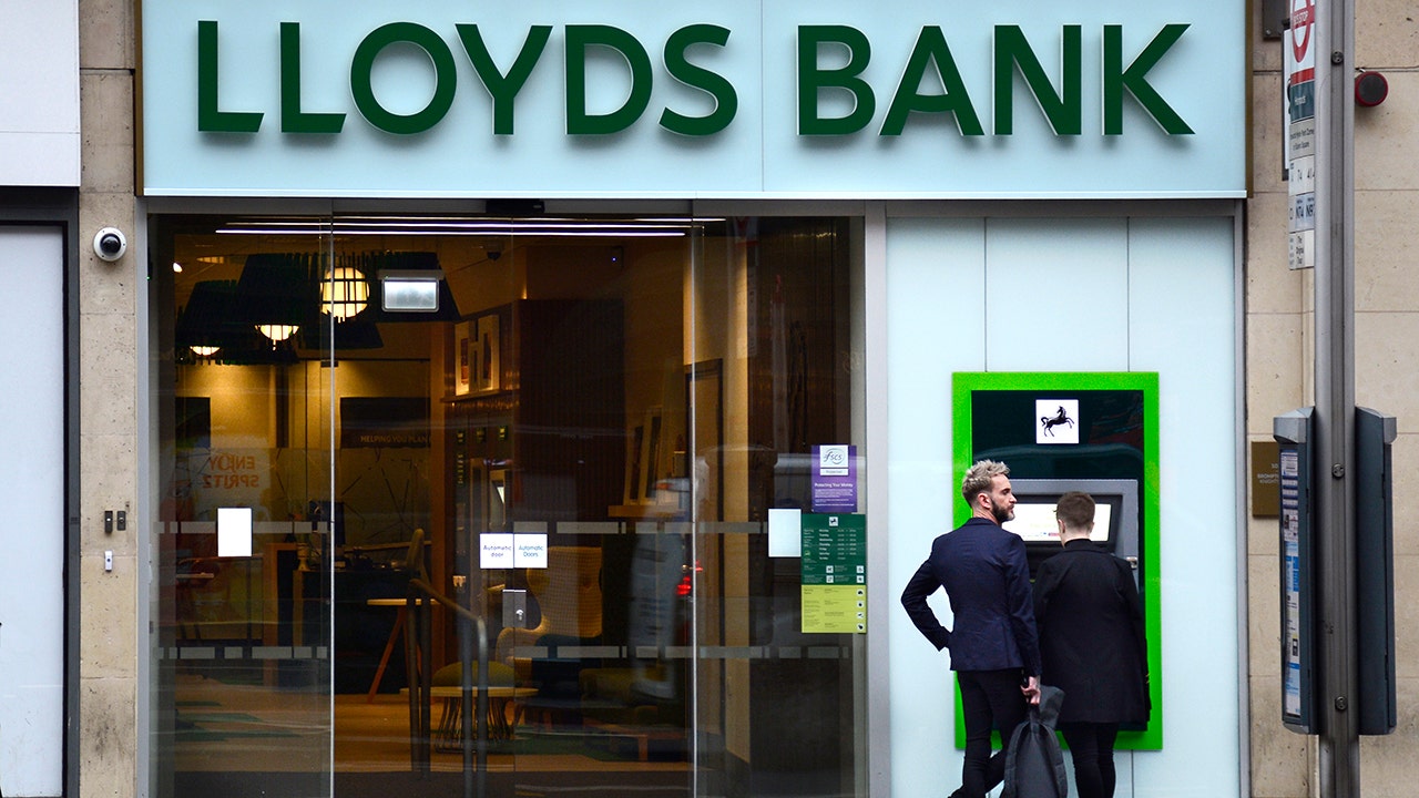 Lloyds Banking Group May Cut Staff Bonuses Amid Problems Report