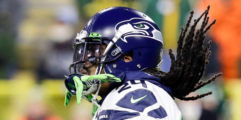 Seahawks' Marshawn Lynch goes viral telling young players: 'Take care of  y'all money'