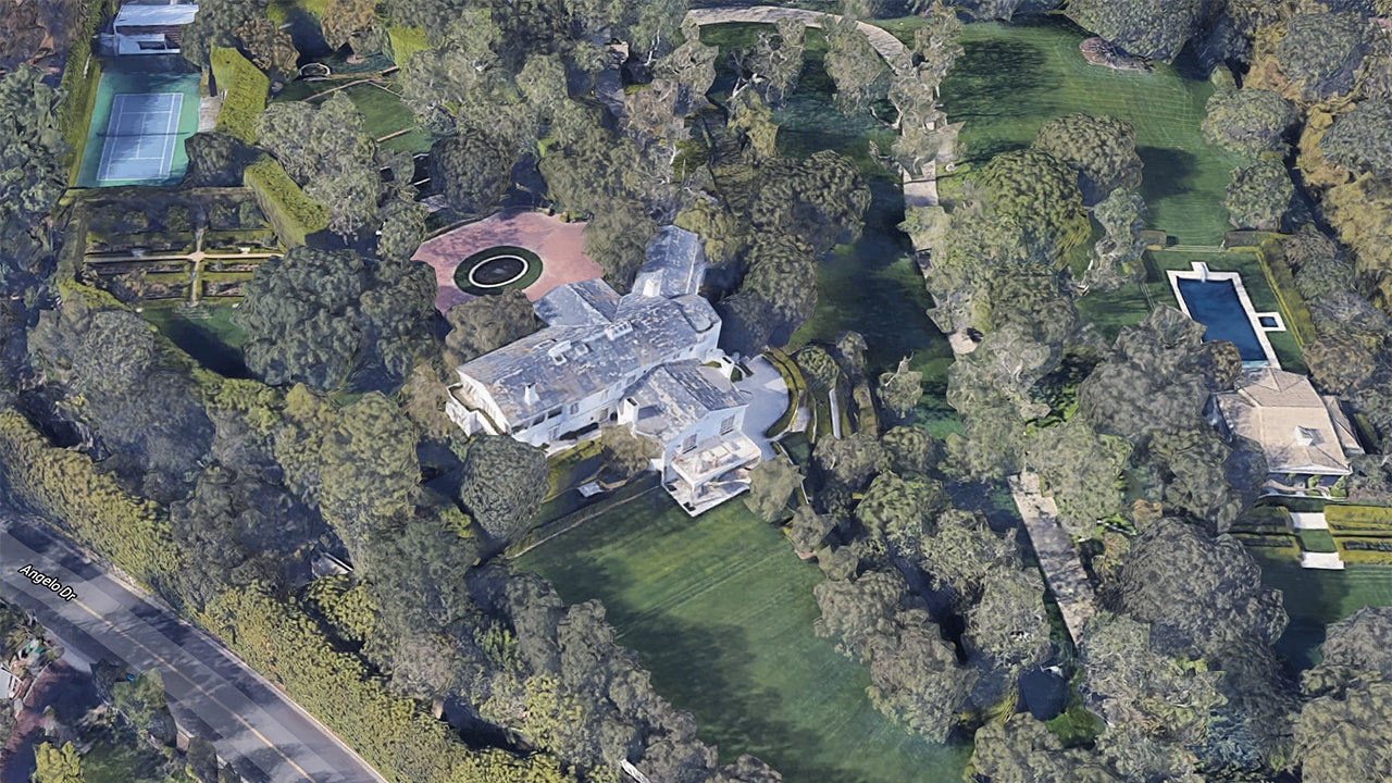 jeff-bezos-sets-new-la-real-estate-record-with-165m-beverly-hills-buy