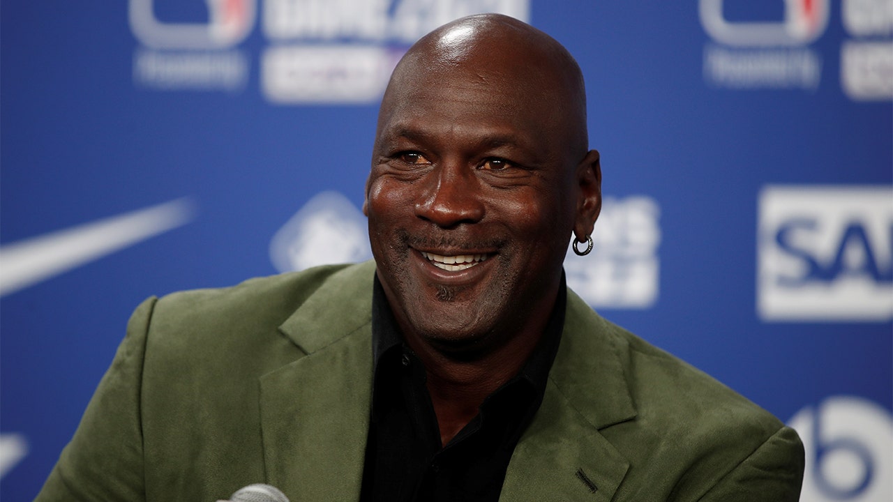 Gøre en indsats Gum Midlertidig What is Michael Jordan's net worth? | Fox Business