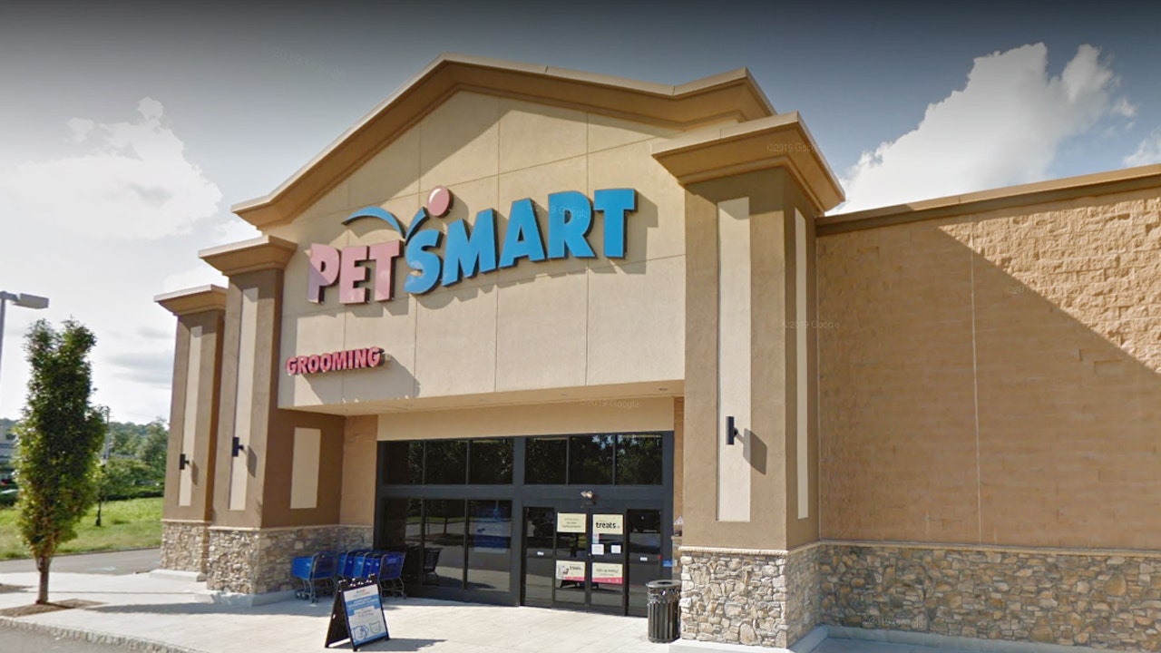 petsmart store finder