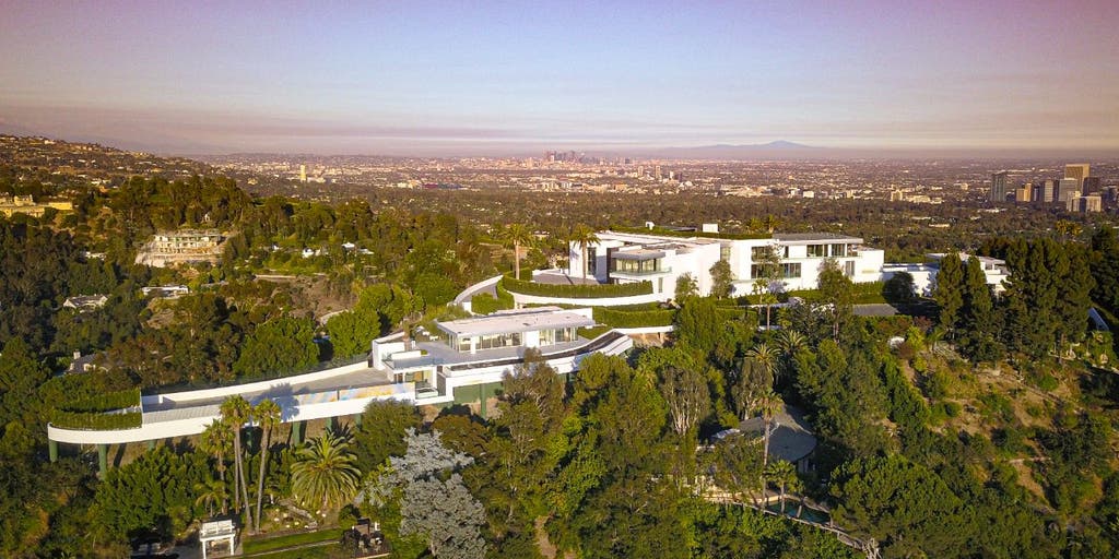 マックナイト「マスティク パビリオン」「Bel Air, California」 Mohamed Hadid's Bel-Air mansion set for auction, destruction