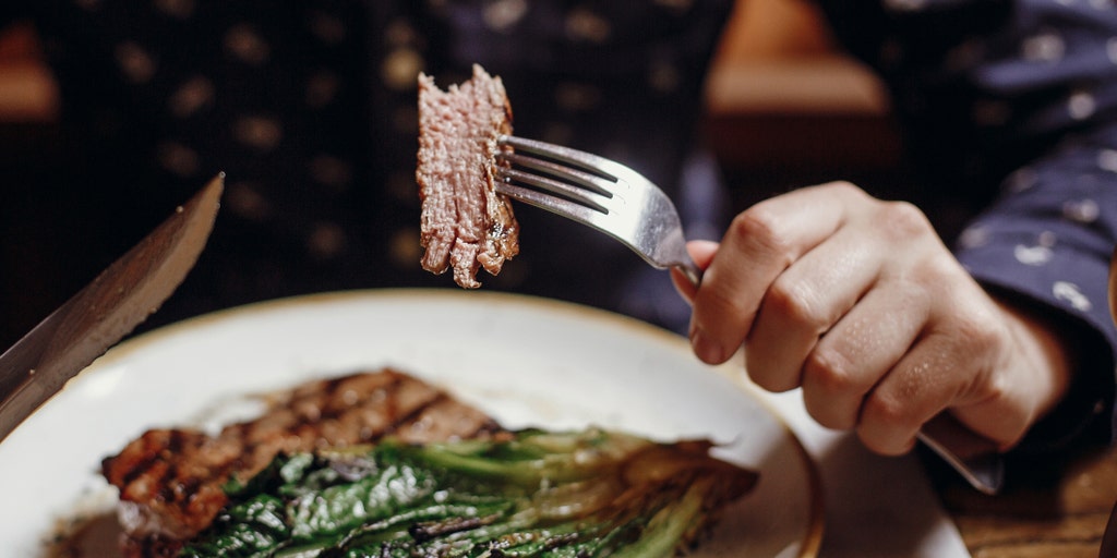 Philly steakhouse skewered for charging $100 minimum per person, imposing dress code - Vimarsana News