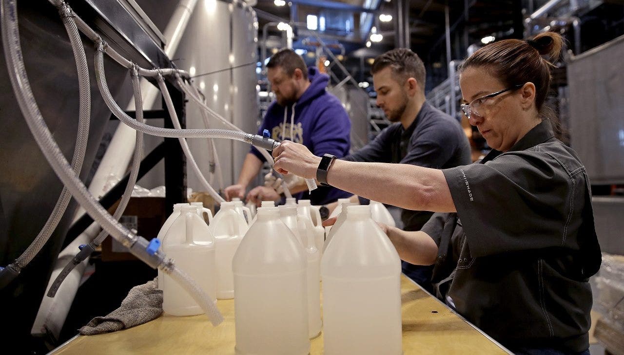 Federal government reverses course to collect $ 14,000 from distilleries for the manufacture of emergency hand sanitizers