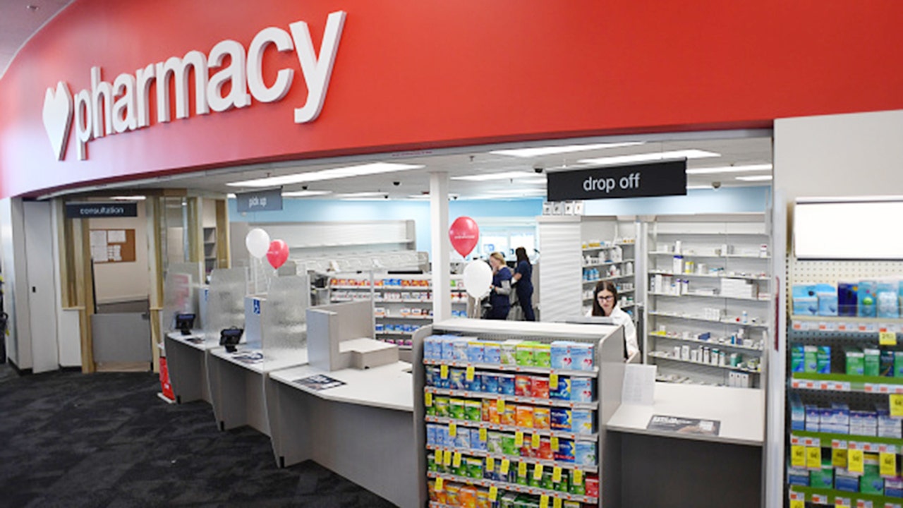 CVS Walmart cut pharmacy hours as pharmacist shortage persists
